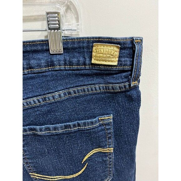 Levi Strauss Women's Jeans Size 38 Blue Totally Shaping Boot Cut High Rise - Picture 3 of 8